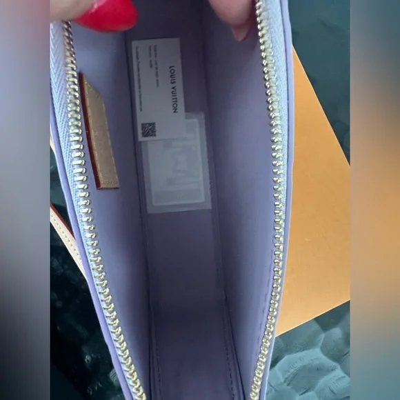 Louis Vuitton Lexington Pouch - Picture 5 of 10